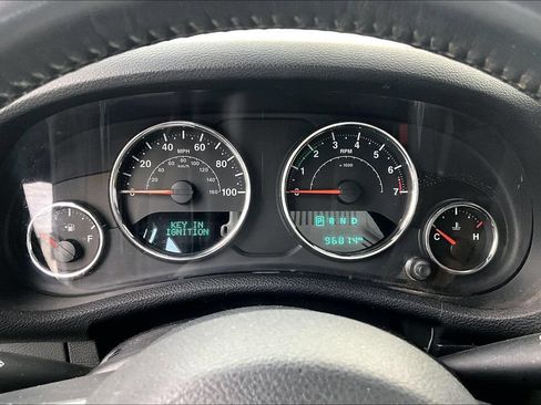 Used 2018 Jeep Wrangler Unlimited Sahara AWD/4WD image 27