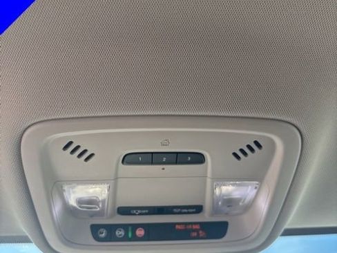 Used 2020 Chevrolet Traverse LT w/ Driver Confidence II Package image 23