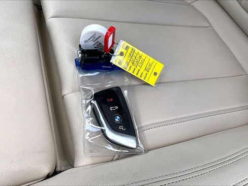 Used 2021 BMW 330i Sedan w/ Premium Package image 24