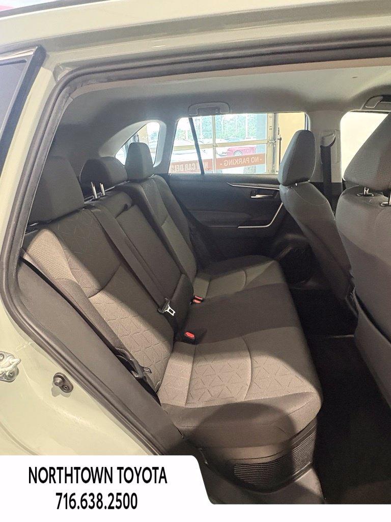 Used 2023 Toyota RAV4 XLE AWD/4WD image 15