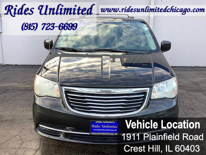 Used 2014 Chrysler Town & Country Touring FWD image 12