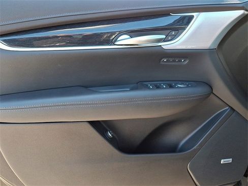 Used 2025 Cadillac XT5 Premium Luxury image 12