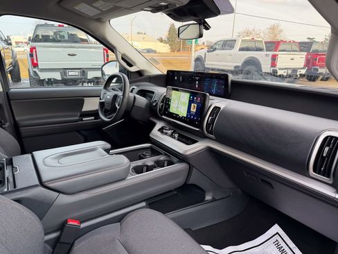 Used 2025 Ford Expedition Active image 24