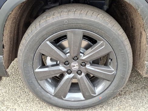 New 2025 Honda Pilot Sport image 5