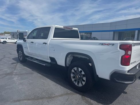 Used 2024 Chevrolet Silverado 2500 Custom w/ Custom Value Package image 4