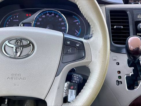 Used 2011 Toyota Sienna XLE w/ Entertainment Pkg FWD image 15