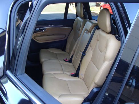 Used 2016 Volvo XC90 T6 Momentum w/ Momentum Plus Package image 8