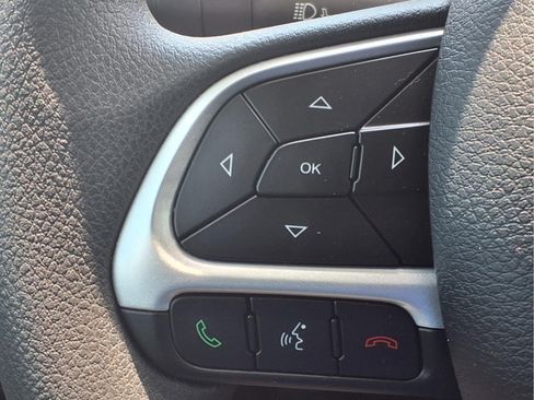 Used 2023 Jeep Renegade Latitude AWD/4WD image 16