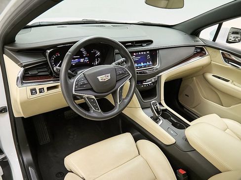 Used 2017 Cadillac XT5 Luxury w/ Driver Awareness Package image 14