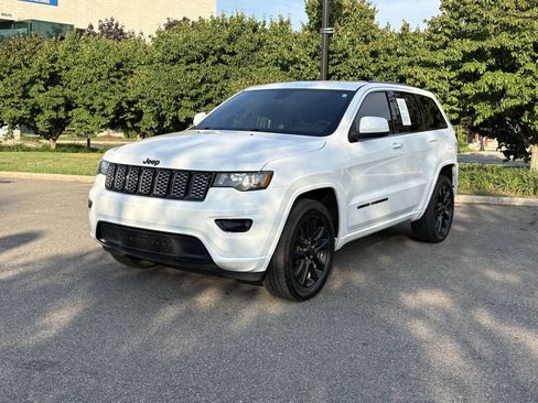 Used 2021 Jeep Grand Cherokee Laredo X AWD/4WD image 2