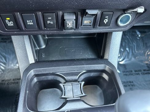 Used 2023 Toyota Tacoma TRD Off-Road w/ Technology Package AWD/4WD image 13