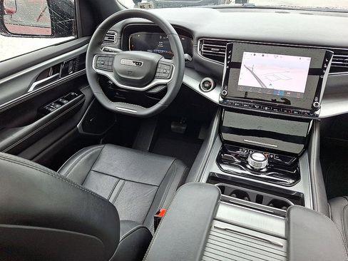 Used 2023 Jeep Wagoneer Series II AWD/4WD image 15