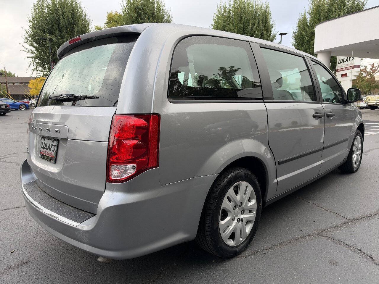 Used 2016 Dodge Grand Caravan American Value Package w/ UConnect Hands-Free Group FWD image 4