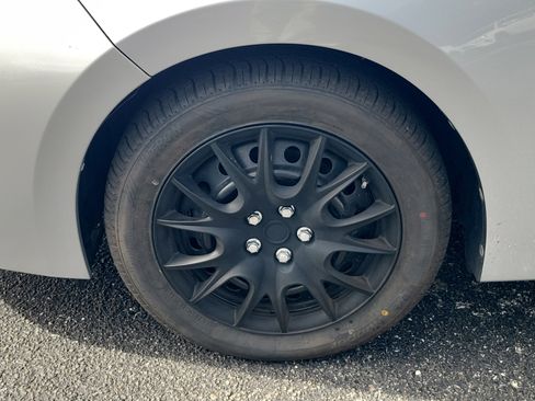 Used 2018 Toyota Corolla LE image 11