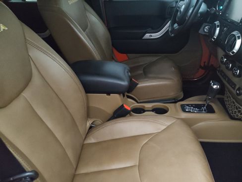 Used 2015 Jeep Wrangler Unlimited Sahara w/ Mopar Chrome Edition Group AWD/4WD image 21