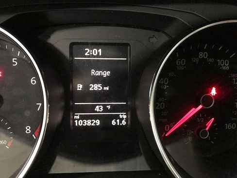 Used 2017 Volkswagen Jetta SE image 23