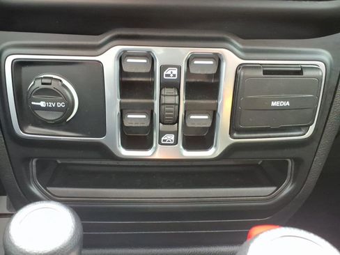 Used 2023 Jeep Wrangler Unlimited Sport AWD/4WD image 21