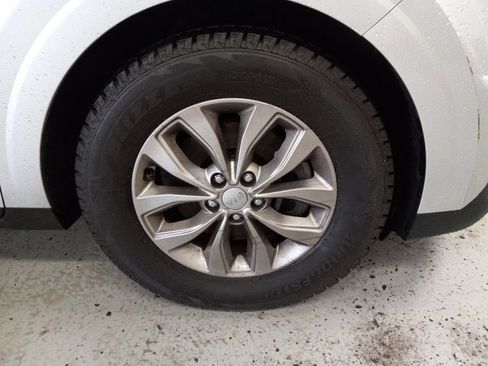 Used 2023 Kia Carnival LX image 4