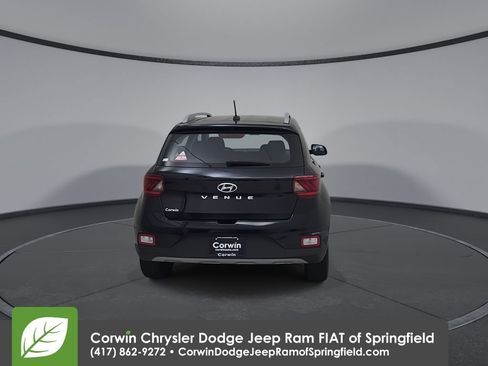 Used 2025 Hyundai Venue SEL FWD image 13
