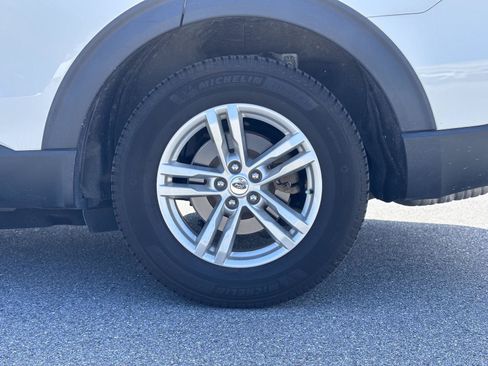 Used 2020 Ford Explorer XLT w/ Equipment Group 202A AWD/4WD image 6