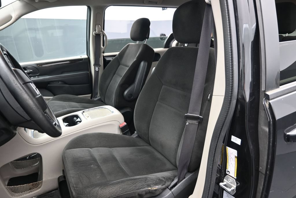 Used 2016 Dodge Grand Caravan SXT FWD image 22