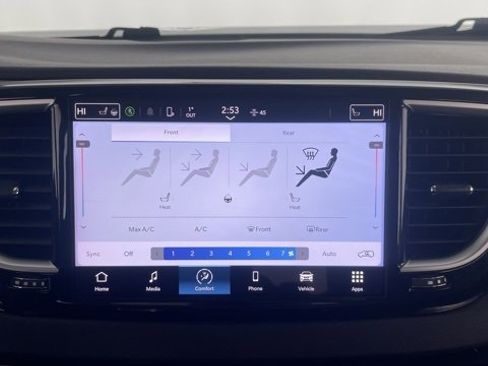 Used 2024 Chrysler Pacifica Touring-L image 40