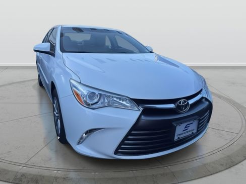 Used 2017 Toyota Camry LE FWD image 2