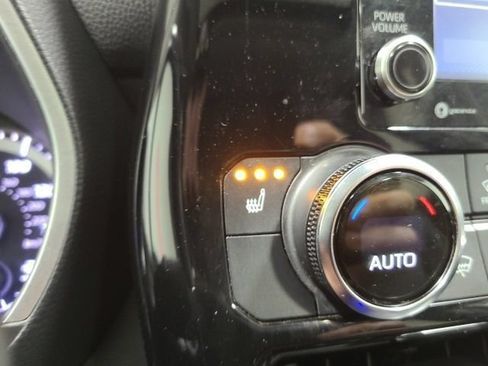 Used 2022 Toyota Highlander XLE AWD/4WD image 36
