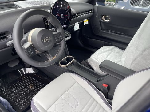 New 2026 MINI Cooper 4-Door Hardtop FWD image 9