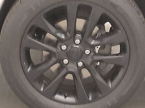 Used 2017 Jeep Grand Cherokee Altitude image 31