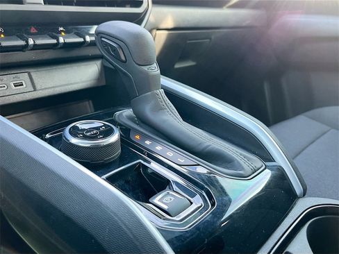 Used 2024 Chevrolet Colorado Trail Boss w/ Technology Package image 17