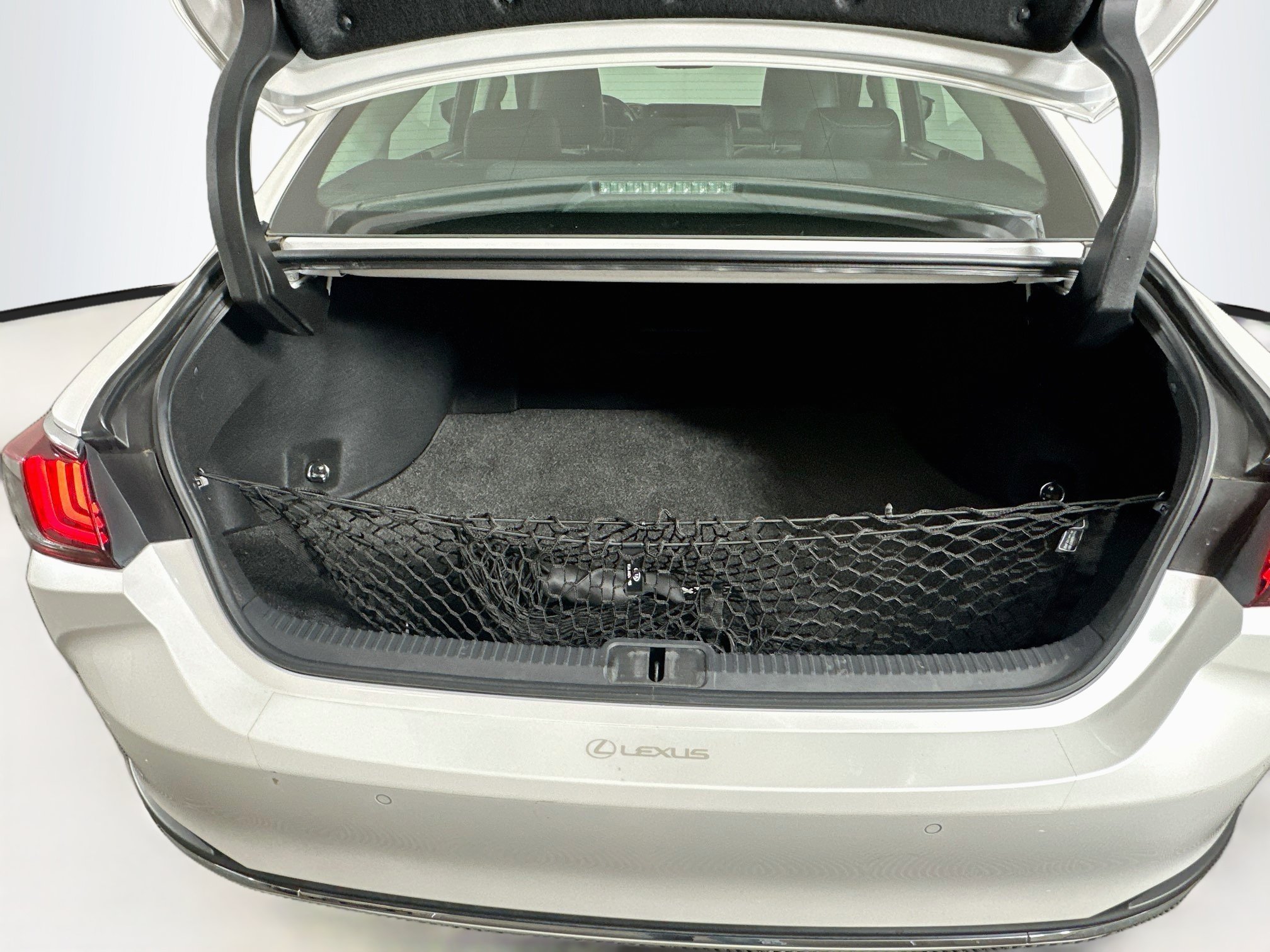 Used 2019 Lexus ES 300h w/ Accessory Package 2 FWD image 31