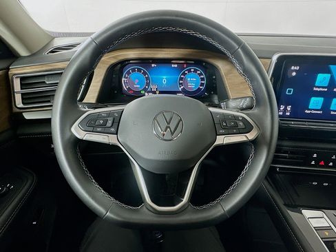 Used 2025 Volkswagen Atlas SE image 11