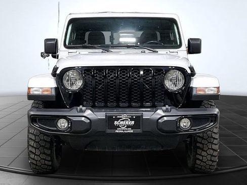 Used 2021 Jeep Gladiator Sport AWD/4WD image 3