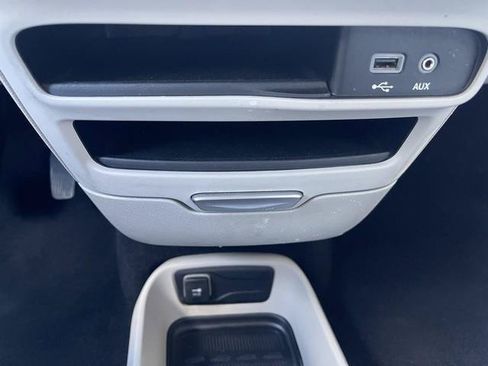 Used 2017 Chrysler Pacifica LX FWD image 24