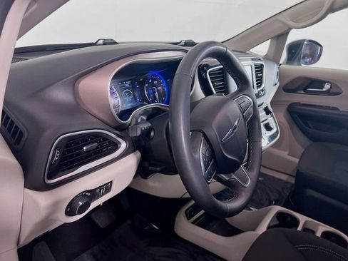 Used 2024 Chrysler Voyager LX image 10