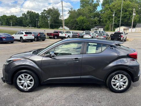 Used 2020 Toyota C-HR LE FWD image 6