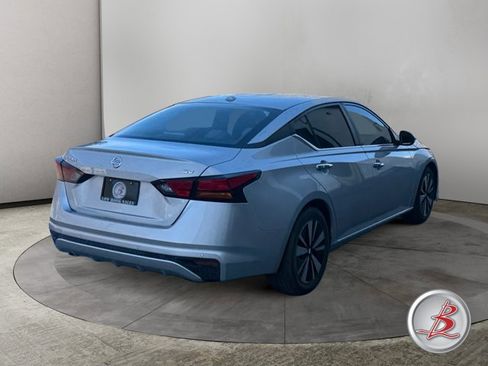 Used 2021 Nissan Altima 2.5 SV image 4