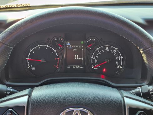 Used 2022 Toyota 4Runner SR5 AWD/4WD image 21