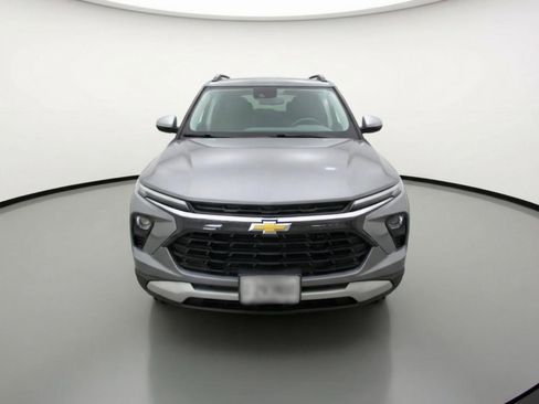 Used 2025 Chevrolet TrailBlazer LT w/ Driver Confidence Package image 2