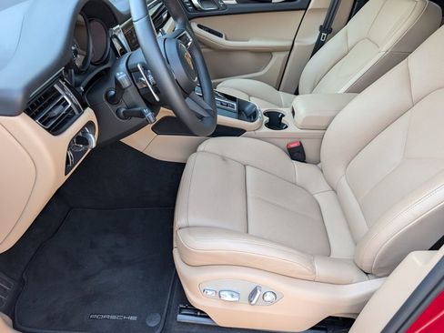 Certified 2026 Porsche Macan AWD/4WD image 19