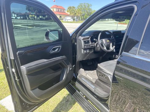 Used 2023 Chevrolet Tahoe Premier AWD/4WD image 19
