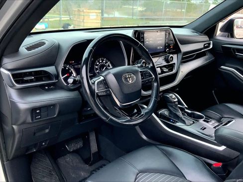 Used 2021 Toyota Highlander XSE image 17