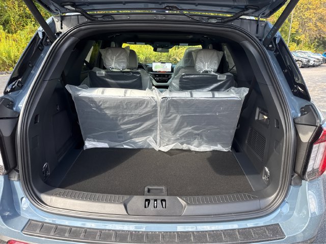 New 2027 Ford Explorer Platinum w/ 3.0L Ultimate Package AWD/4WD image 14