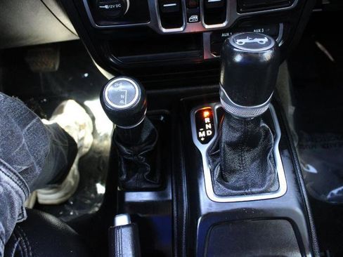 Used 2020 Jeep Wrangler Unlimited Sahara AWD/4WD image 21