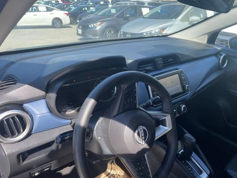 Used 2025 Nissan Versa SV FWD image 31