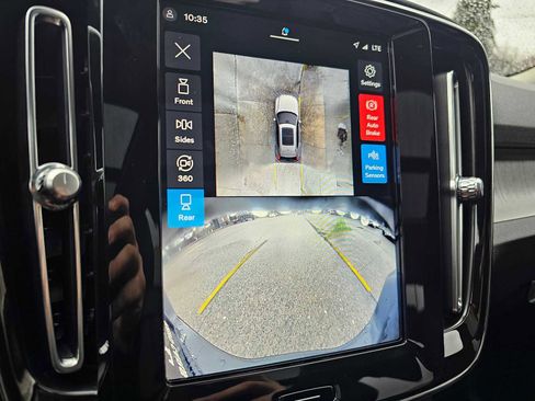 Certified 2024 Volvo XC40 B5 Ultimate w/ Protection Package Premier image 31