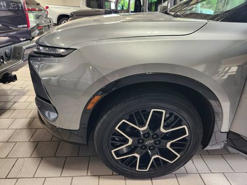 Used 2023 Chevrolet Blazer RS w/ Driver Confidence II Package FWD image 8