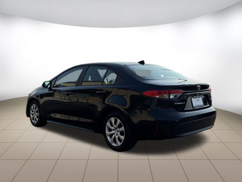 Used 2024 Toyota Corolla LE FWD image 5