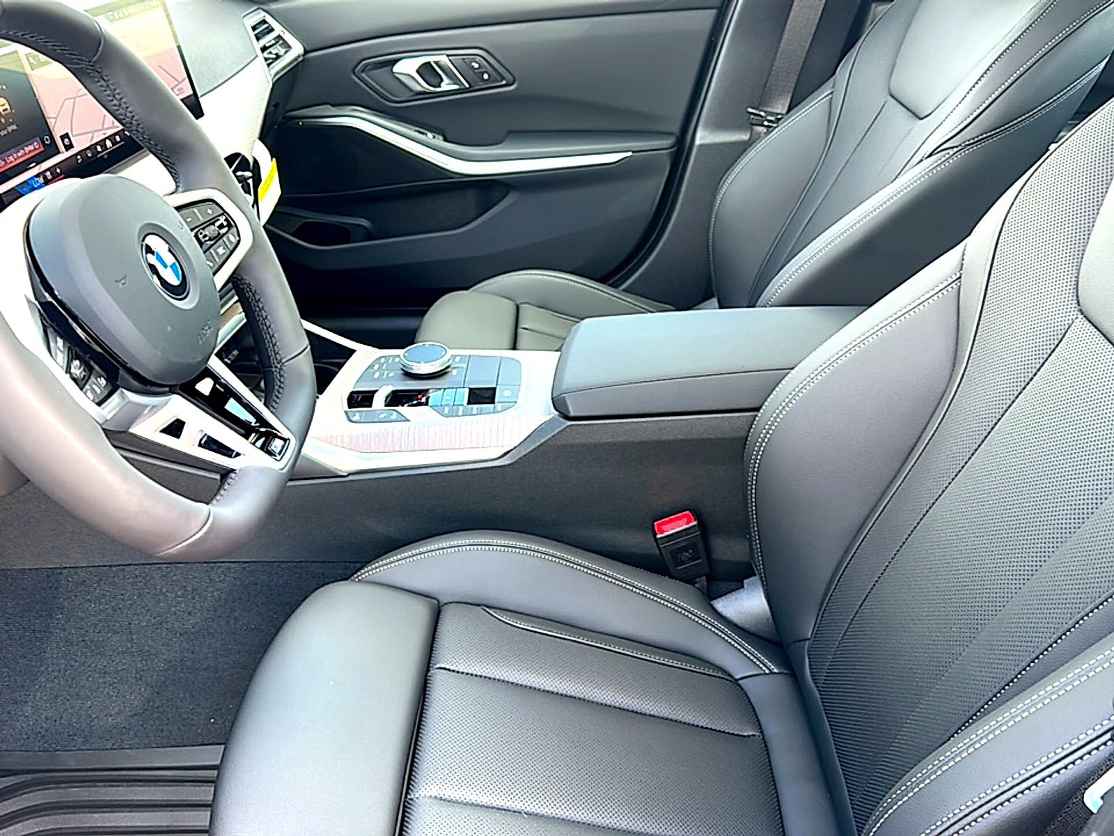 New 2026 BMW 330i Sedan w/ M Sport Package RWD image 10